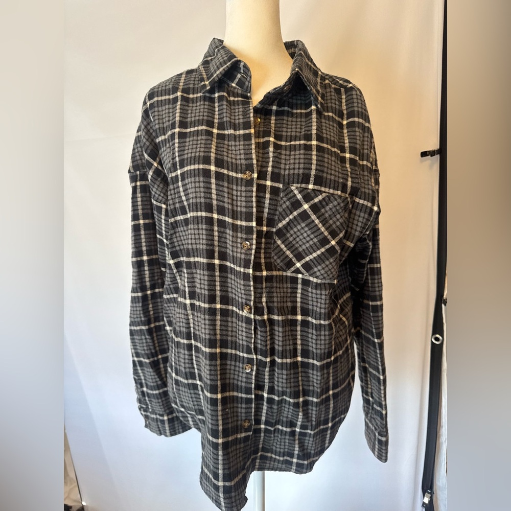 Kirra ONE SIZE gray, and black plaid flannel